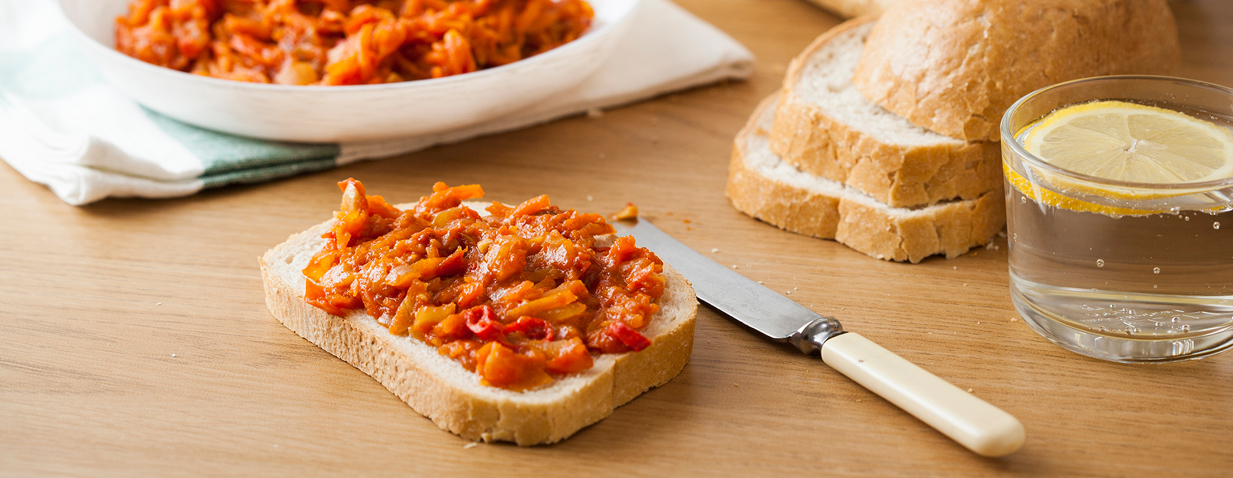 תבשיל גיבץ' חריף עם עגבניות, גזר וצ'ילי