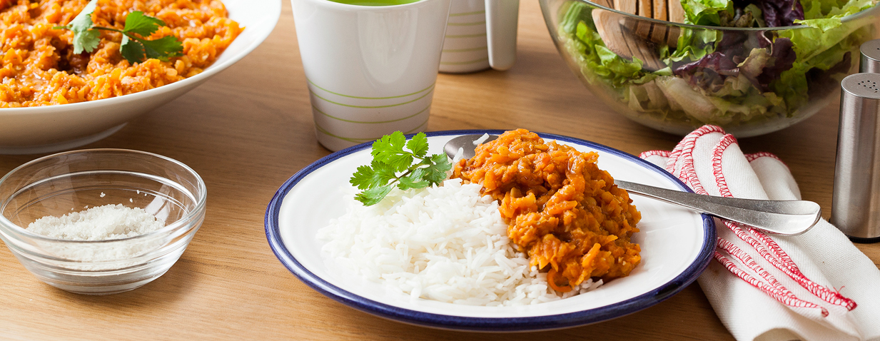 תבשיל עדשים כתומות עם עגבניות וגזר ברוטב קארי