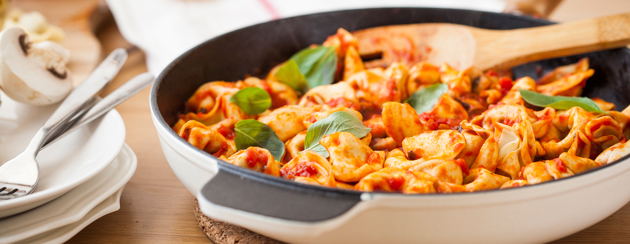 טורטליני פטריות ברוטב עגבניות ופטריות