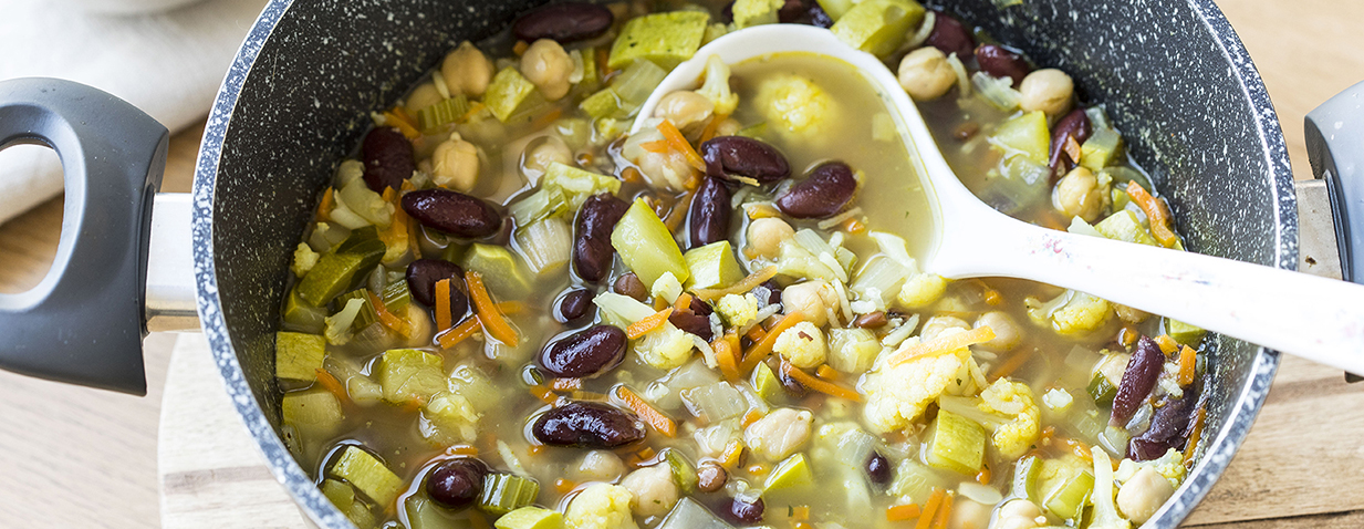 מרק ירקות וקטניות