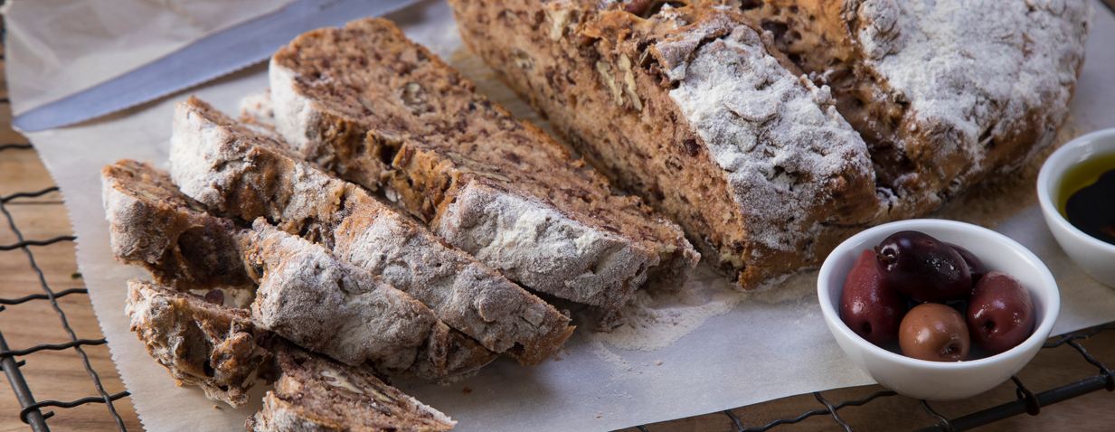 לחם סודה ללא לישה מנוקד בעדשים ואגוזים