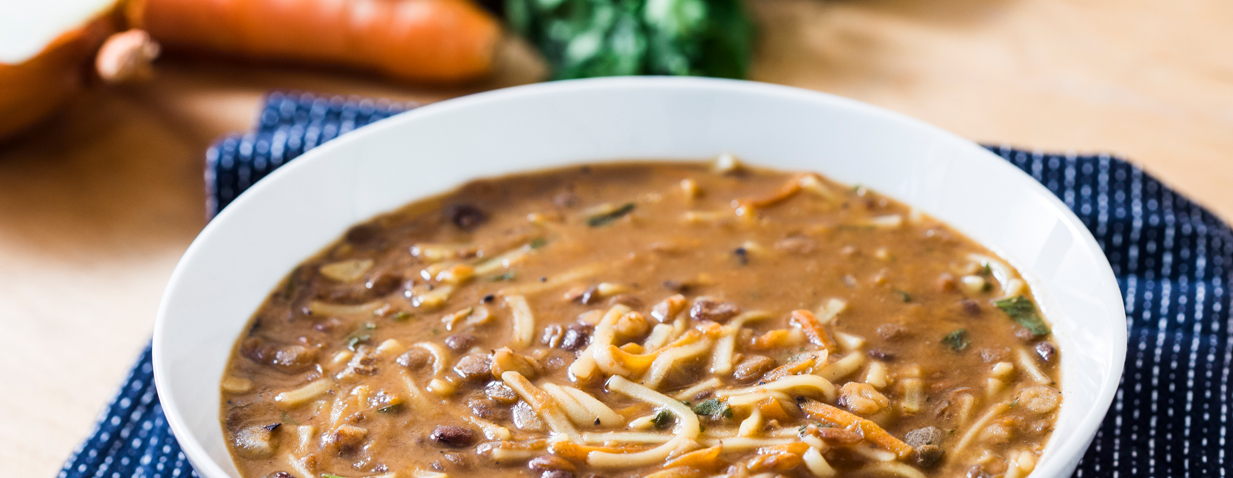 מרק עדשים ואטריות