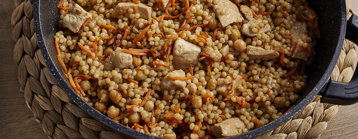 ארוחה בסיר אחד – פאייה פתיתים עם חומוס, גזר ופרגית